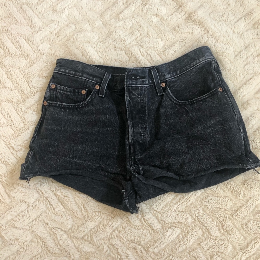 Levi’s Black Wash Women’s Shorts
